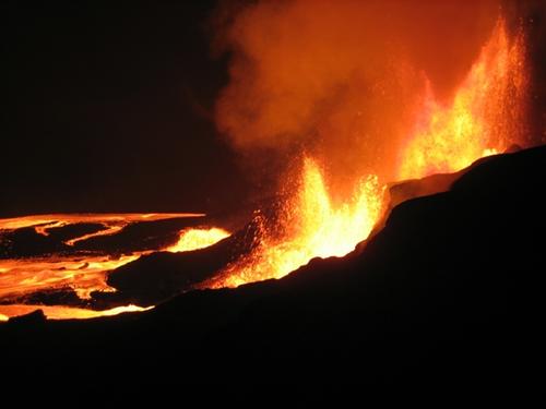 Strombolian-type eruption with the development of lava flux and lava fountain, Hawaii