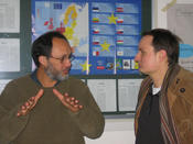 Dr. Harry H. Esterio Gallardo (Chile) und Silvio Janetz (FU Berlin) im Gespräch