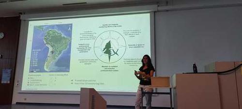 Lucía presenting at the institute colloquium
