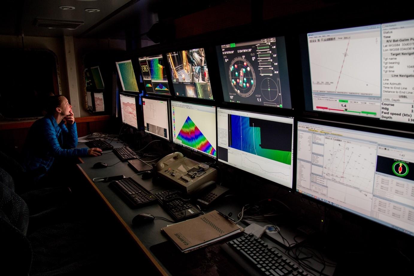 RV Bat Galim, Haifa Bucht / Haifa Bay, Levant basin, Late night data analysis