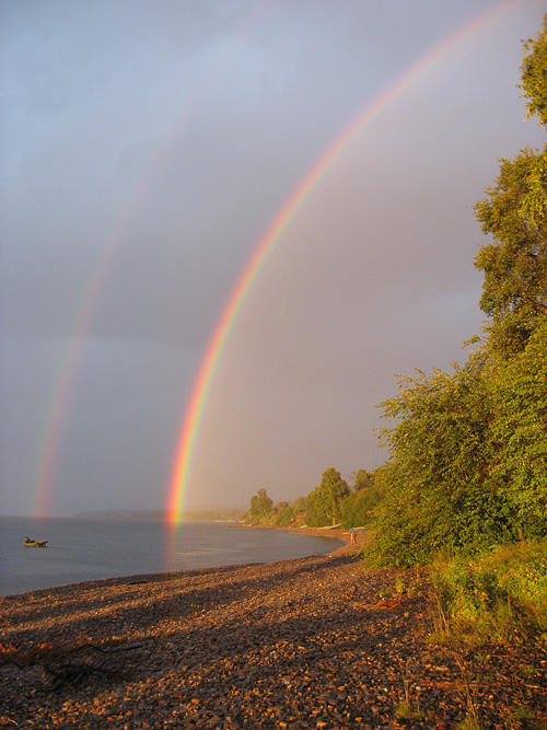 September © Stefanie Müller - Ein Regenbogen ist ein atmosphärisch-optisches Phänomen, das als kreisbogenförmiges Lichtband mit für Spektralfarben charakteristischem Farbverlauf wahrgenommen wird.