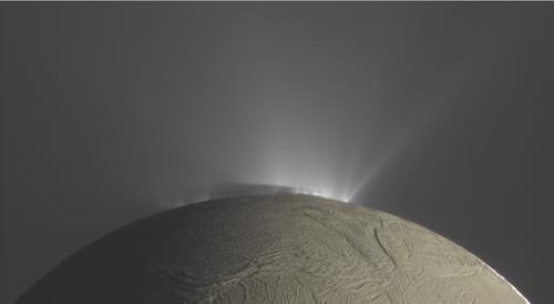 Through cracks in the ice crust of Enceladus, icy cryovolcanic jets erupt into space. The ice grains are generated from the global ocean under the ice layer that is a few kilometers thick.