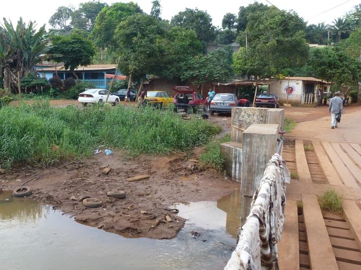 Car wash in the proximity of a river