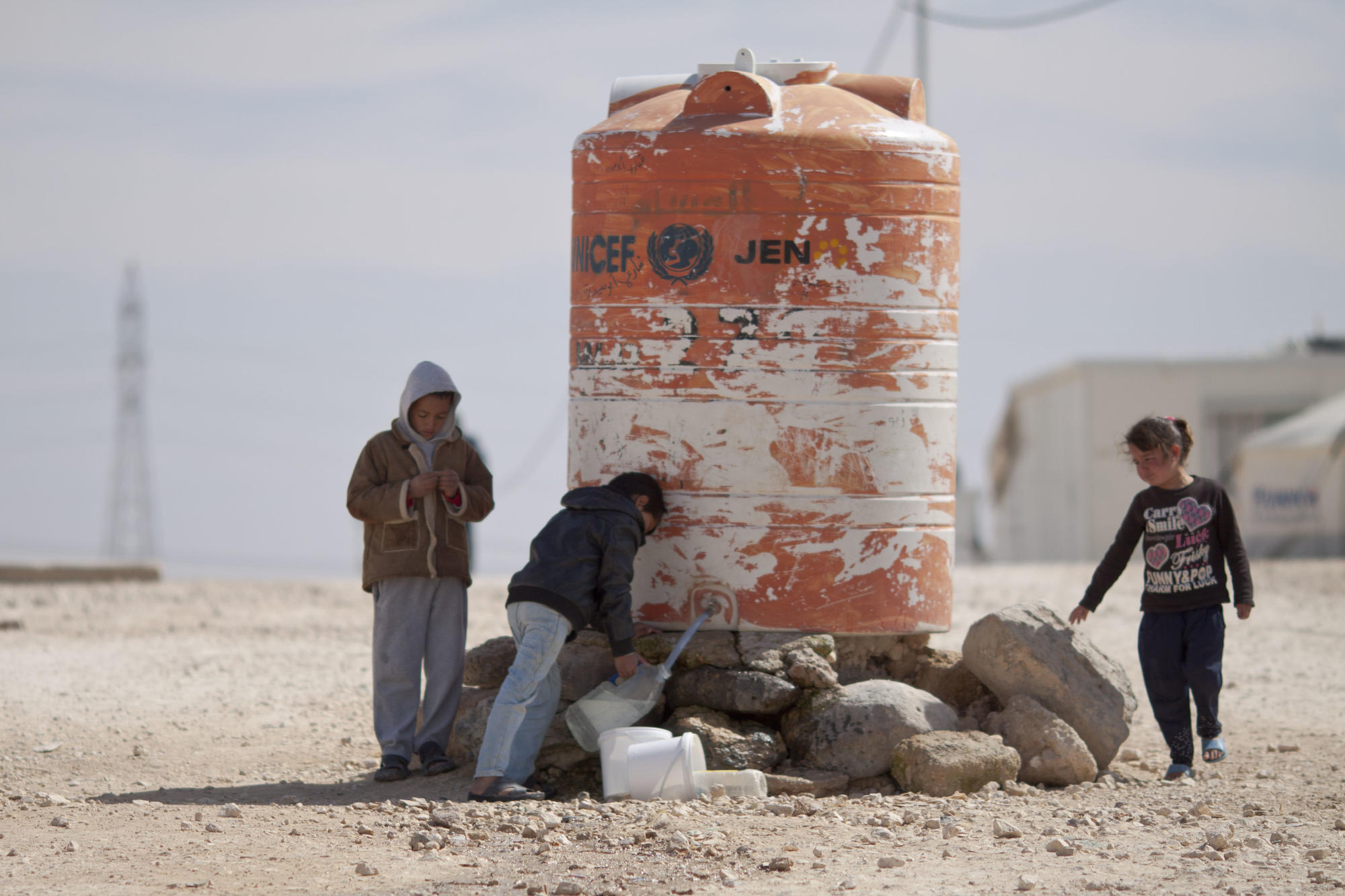 Children filling water in Al-Zaatari Camp (Jordan)