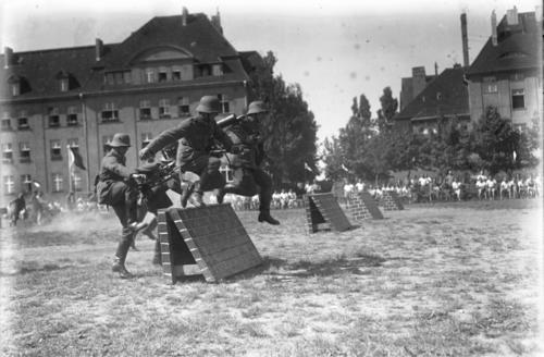 Sportfest der Reichswehr im Juni 1931 (Haus B und C)