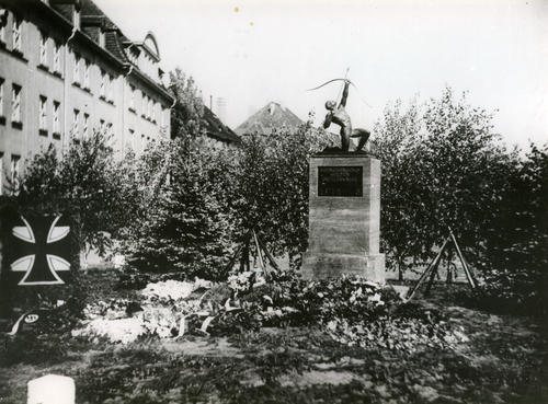 Einweihung des Denkmals am 05. Mai 1934 (Haus B und C)