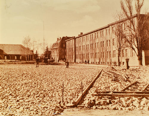 Sportplatzbau, Haus T, A und B (1952)