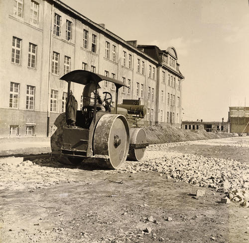 Sportplatzbau, Haus B (1952)