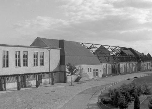 Aula und ehemalige Montagehallen, Haus F (1955)