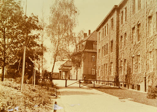 Haus B, Haus A und Pförtnerhaus (1960)