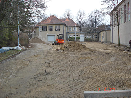 Weg zu den Hausern E und F 2005