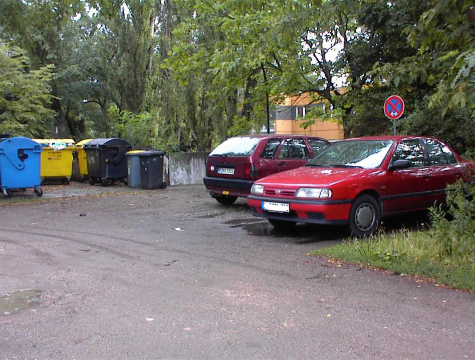 Parksituation mit Blick auf Haus N 2001