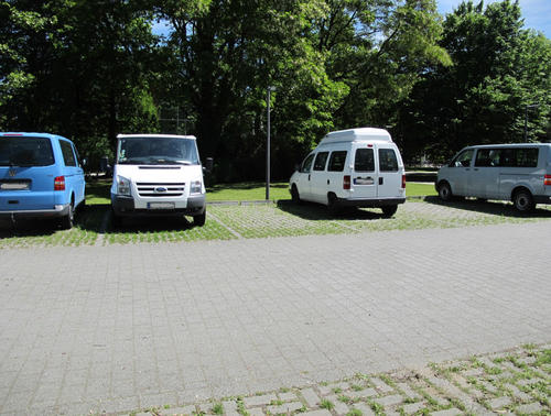 Parkplatz zwischen Haus S und U 2013