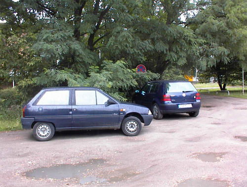 Parkplatz zwischen Haus S und U 2001