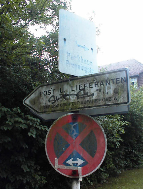 Schild vor Haus S 2001