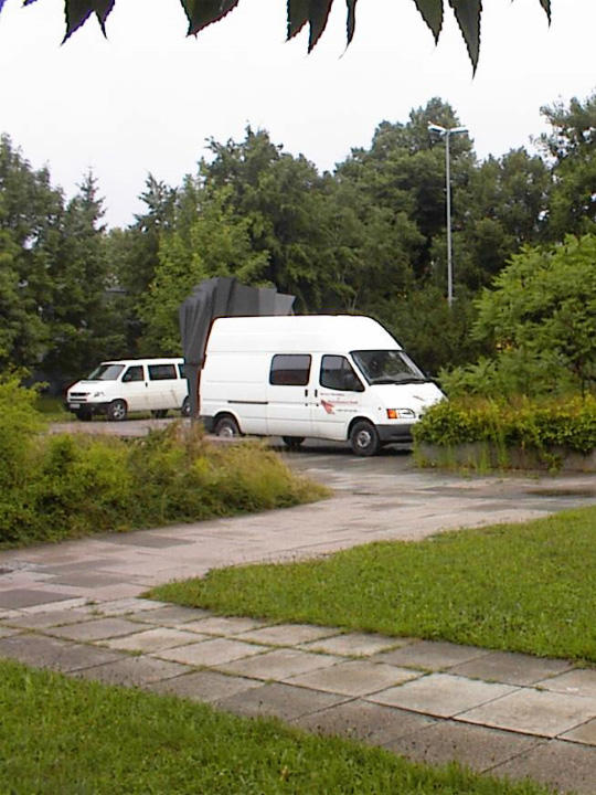 Platz vor Haus G 2001