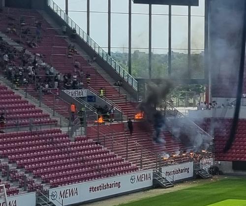 Übung im Fußballstadion