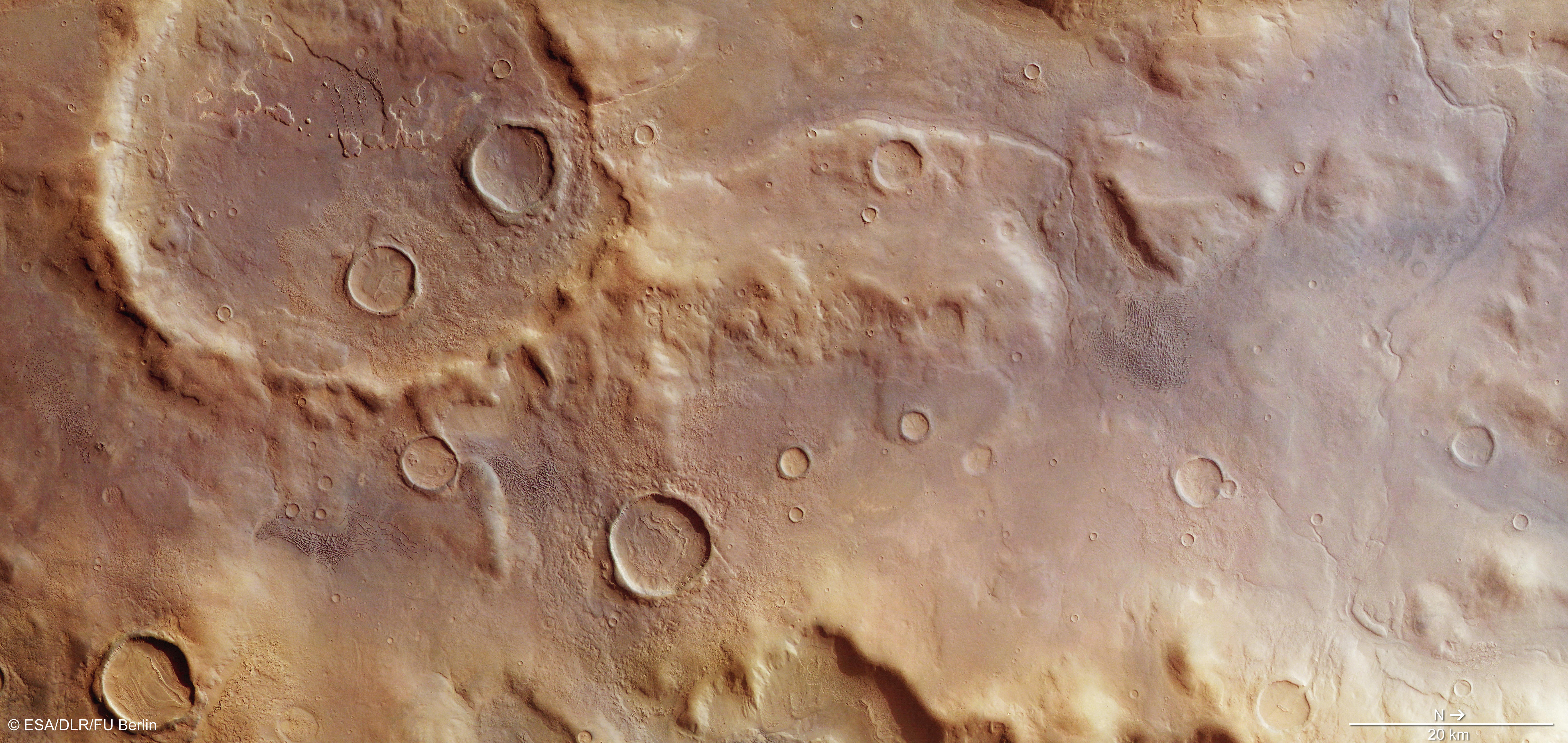 Ковид поверхности. Поверхность Марса кратеры. Марс, Планета кратеры. Марс поверхность планеты.