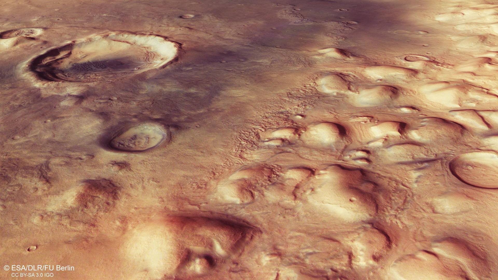 Красная планета почему. Снимки Марса со спутника. Спутники Марса. Спутники Марса фото. Моря на Марсе.