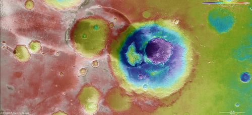 Farbkodiertes Höhenmodell des Kraters Becquerel auf dem Mars