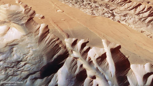 Ius und Tithonium Chasma 3D