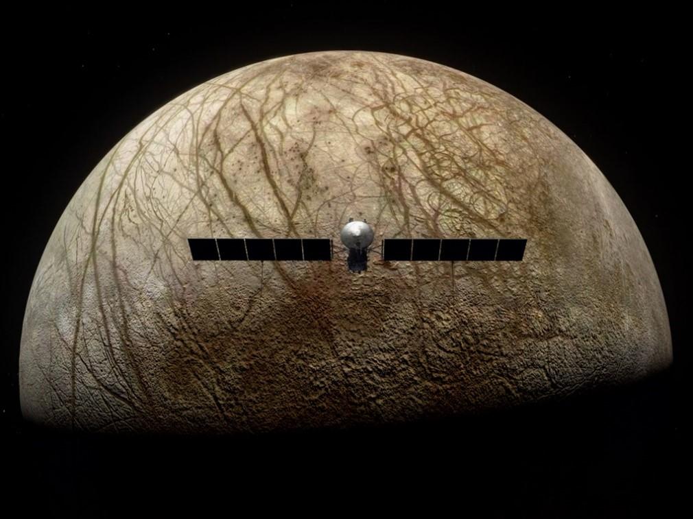 Künstlerische Illustration der NASA-Raumsonde Europa Clipper
