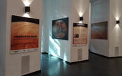 Ausstellung im Foyer des Planetariums Hamburg.