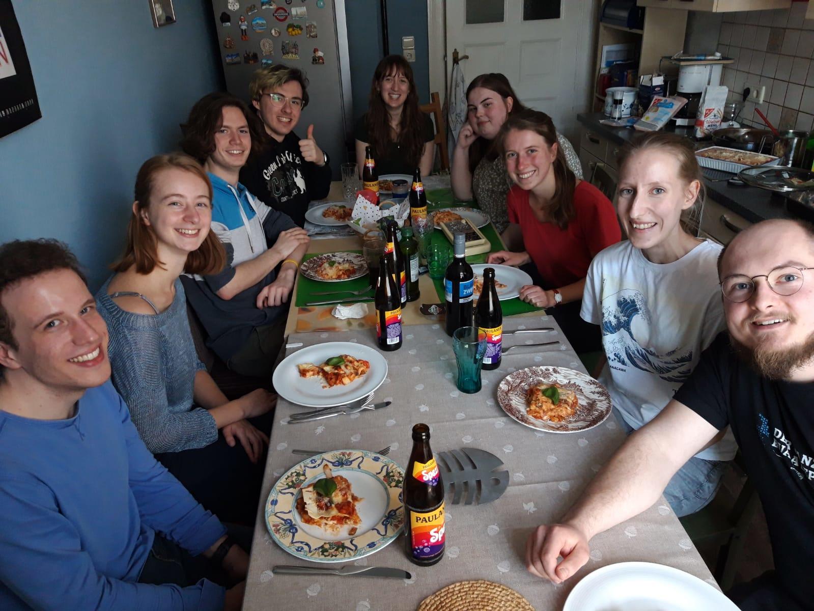 Die FSI beim Lasagne-Essen